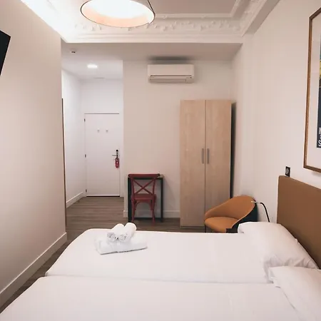 Roomss Aparthotel
