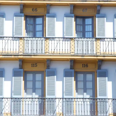 Roomss Aparthotel 3*