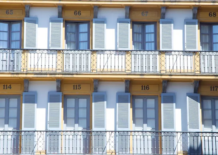 Roomss Aparthotel 3*